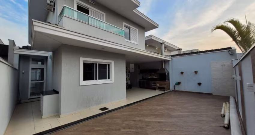 Casa à venda, de 4 dormitórios (2 suítes) no bairro Urbanova em São José dos Campos
