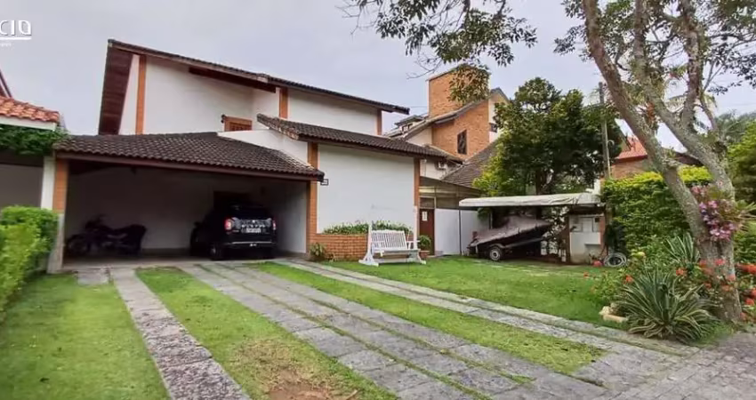 Casa em condominio ,Jardim Esplanada com 3 dormitórios sendo uma suite , terreno de 450 m2