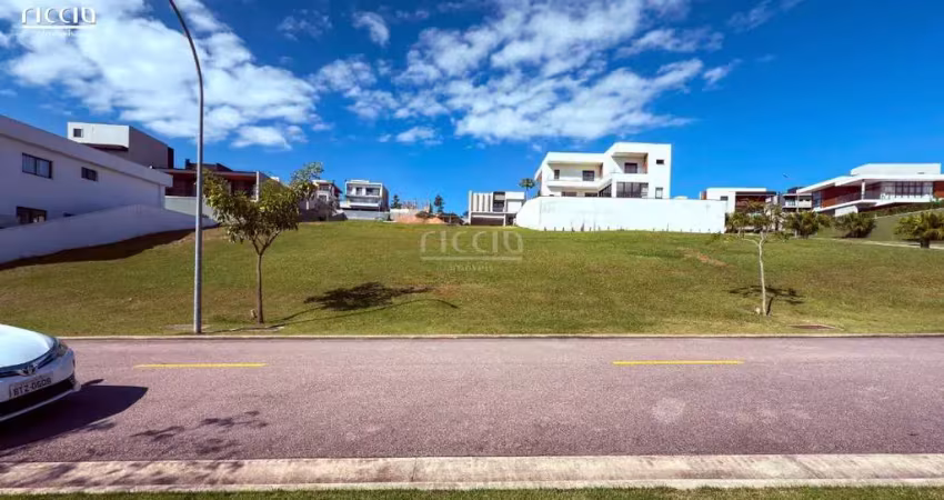 Terreno à venda no condominio alphaville 1 com 535 m² em aclive - próximo da praça!
