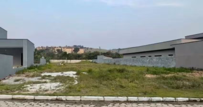 Terreno com pequeno aclivel 1200 m² Condominio Vale dos Lagos Jacarei SP