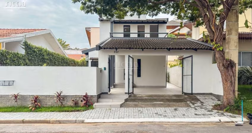 Sobrado à venda 4 Dormitórios 1 Suíte no Condominio Colinas -  REFORMADO - Aceita permuta