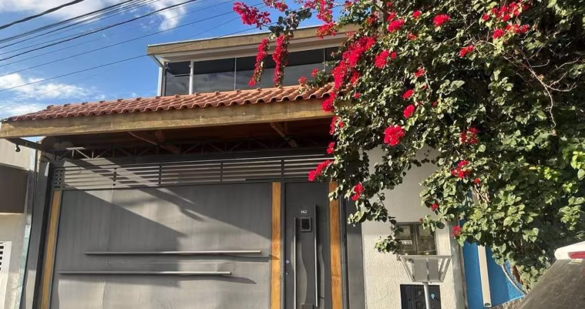 Casa à venda em Jardim Santa Júlia  com 2 dormitórios, sendo 1 suíte - ponto comercial.