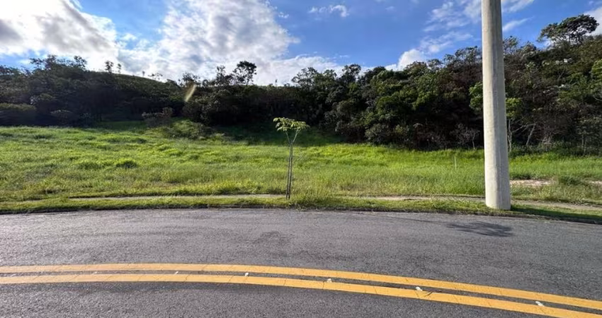 Terreno à venda no Recanto da Baronesa em SJC com 746m²