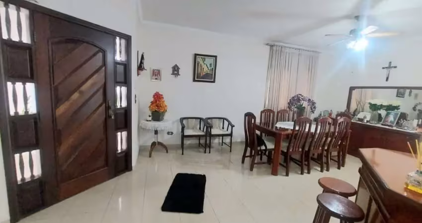 Ótima Casa de 4 Dormitórios no Jardim América