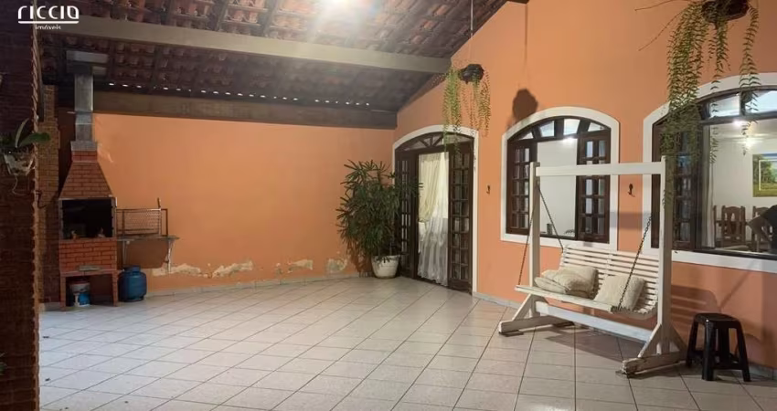 Casa térrea com edícula no jardim Satélite