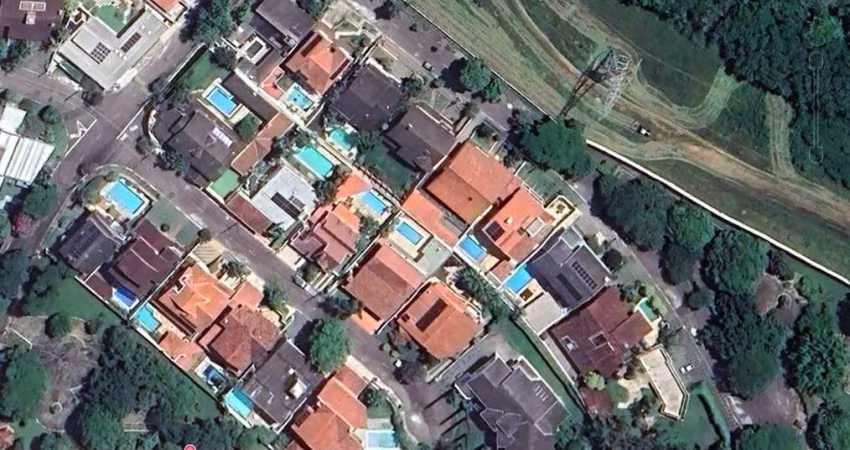 Terreno á venda no Condominio Aquarius 1 - 579 m² - 20 m de testada em aclive