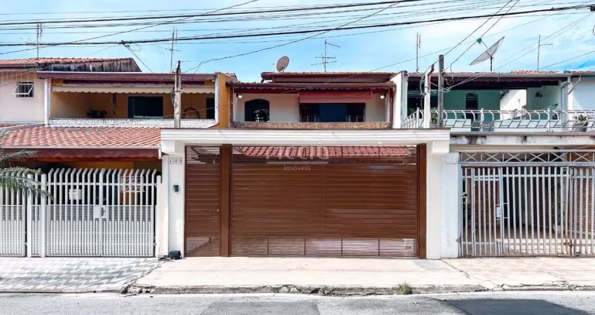 Sobrado à venda na Vila Santa Izabel em Taubaté com 3 dormitórios e 4 vagas de garagem
