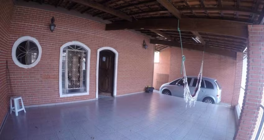 Casa à venda com 6 vagas de garagem no Bosque dos Eucaliptos em São José dos Campos.