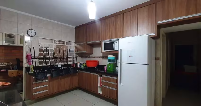Sobrado a venda localizado no bosque dos ipês, com 3 dormitórios, sendo 1 suíte!