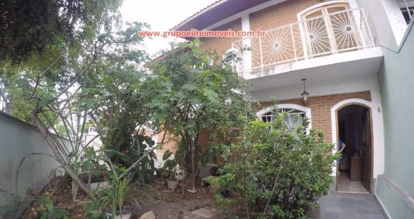 Sobrado com 3 dormitórios e opção de habite-se Comercial no Jardim Bela Vista em São José dos Campos