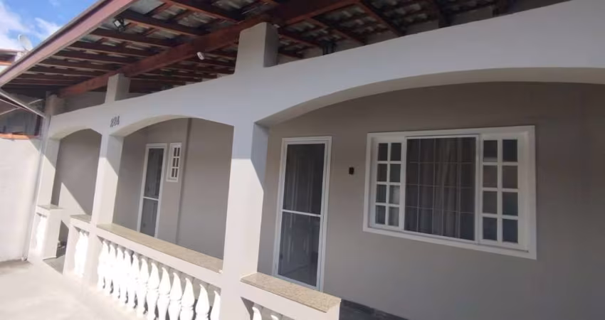 Casa no bairro do Vista Verde com 2 dormitórios e uma edicula nos fundos.