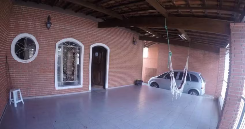 Casa à venda com 6 vagas de garagem no Bosque dos Eucaliptos em São José dos Campos.