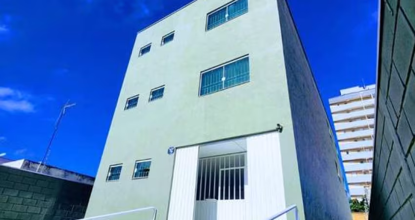 Galpão a venda no bairro do Jardim Satélite com 433 m2 de área.