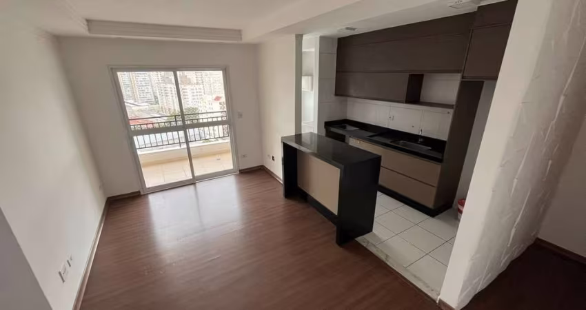 Apto com 2 dormitórios/ andar alto/ desocupado