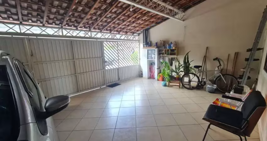 Casa com 4 dormitórios/3vagas de garagem no Jardim Torrão de Ouro em São José dos Campos