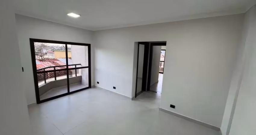 Apartamento todo reformado a venda próximo ao parque da cidade, com 2 dormitórios, sendo 1 suíte e sacada.