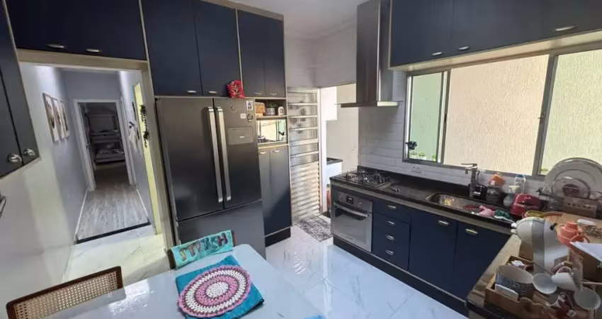 Casa a venda localizada no jardim das industrias com 3 dormitórios, sendo 1   suíte, 2  quartos com closet!