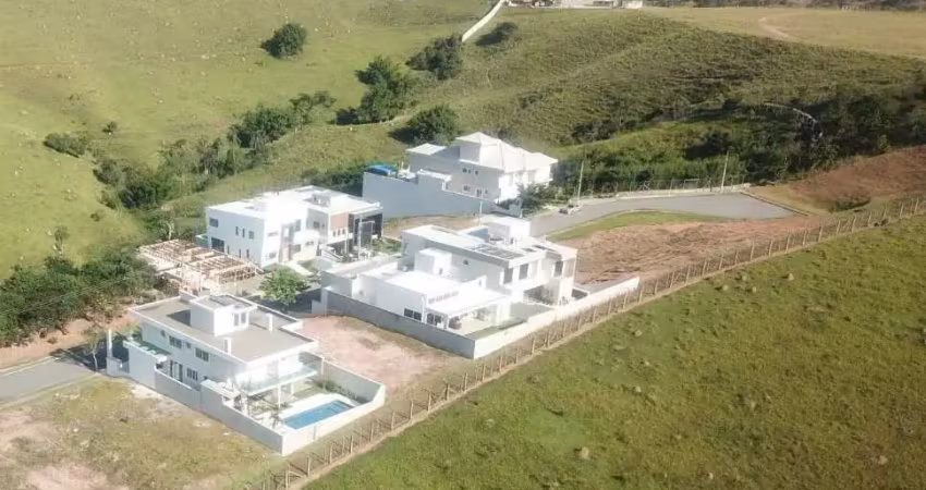 Terreno de 725 m² no cond. montserrat urbanova, quadra f - em aclive - fundos para área verde