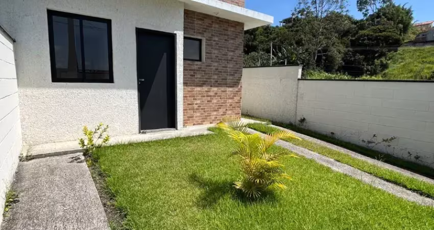 Casa térrea moderna com 2 suítes, jardim e elegível ao minha casa minha vida