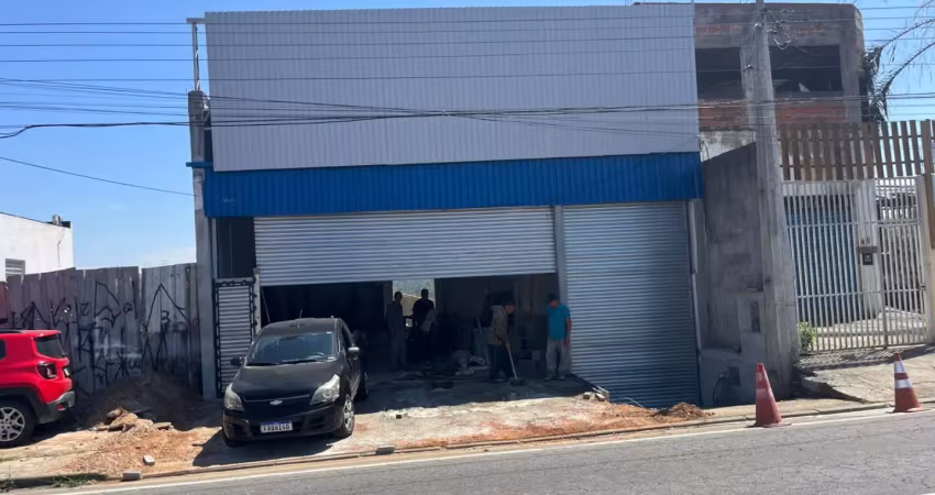 Oportunidade! galpão com 300 m² de área útil em ponto estratégico próximo à coca-cola mogi das cruzes