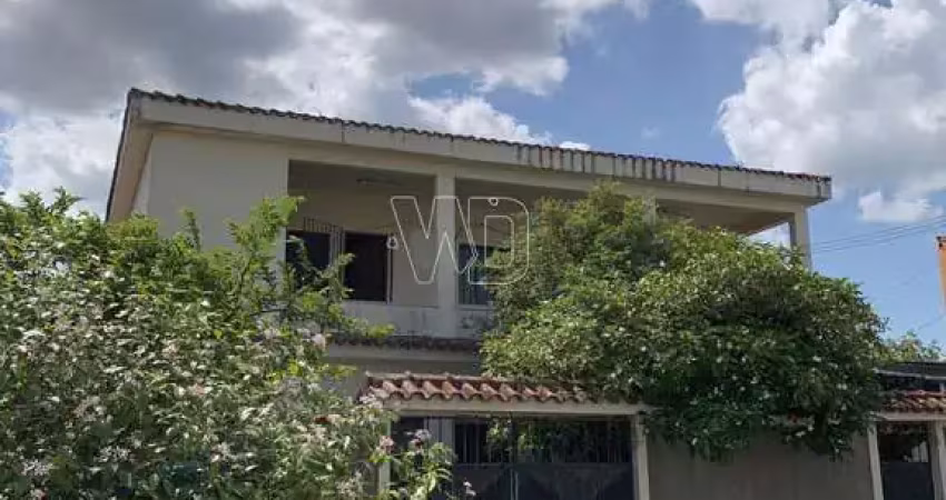 Casa com ótima localização e espaço disponível para venda!