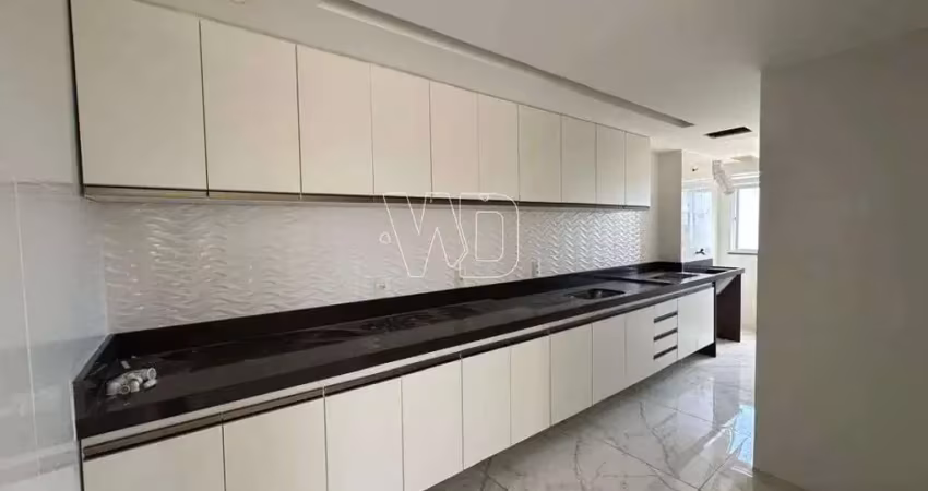 Alugo apartamento com 4 quartos - 2 vagas cobertas - armários novos.