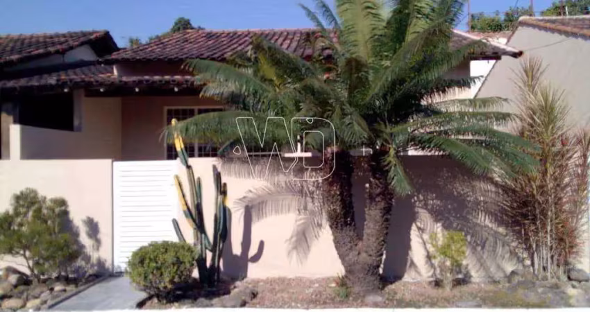 Casa 4 quartos com 2 suítes na parte de fora da casa