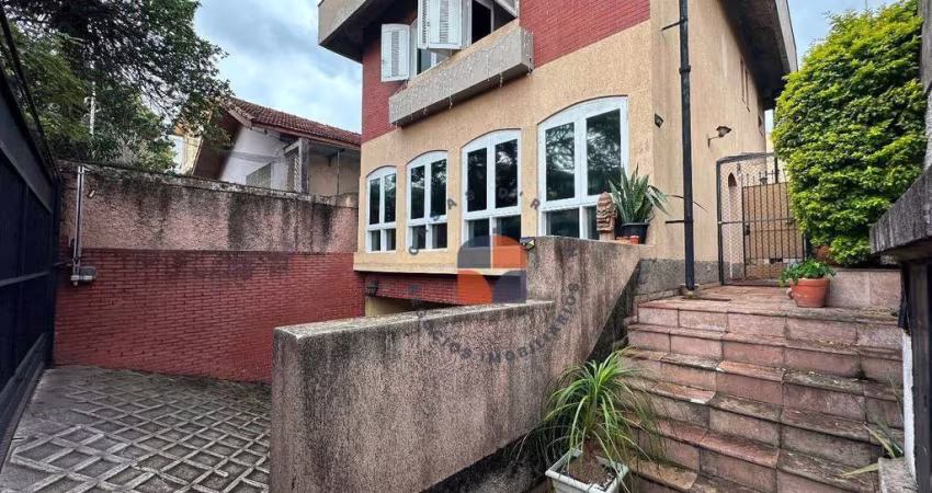 Sobrado super bem localizado com 350m2 de terreno!