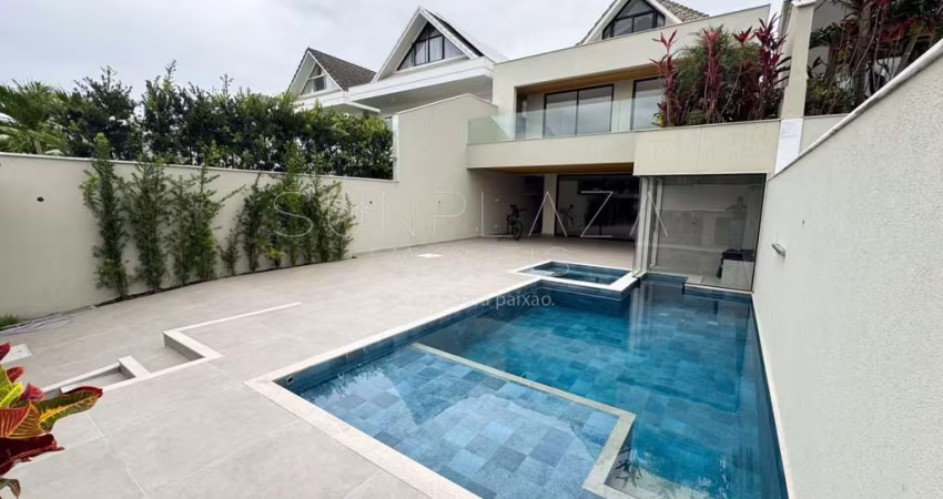 Casa no Blue Houses com 5 suítes, Barra da Tijuca - RJ