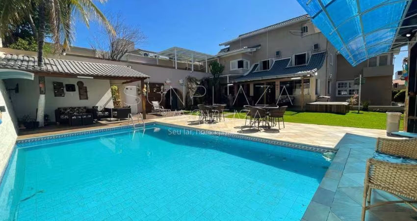 Casa Triplex à Venda no Exclusivo Condomínio na Barra da Tijuca