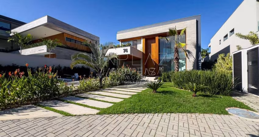 Casa primeira locação Alphaville, 4 suítes com elevador.