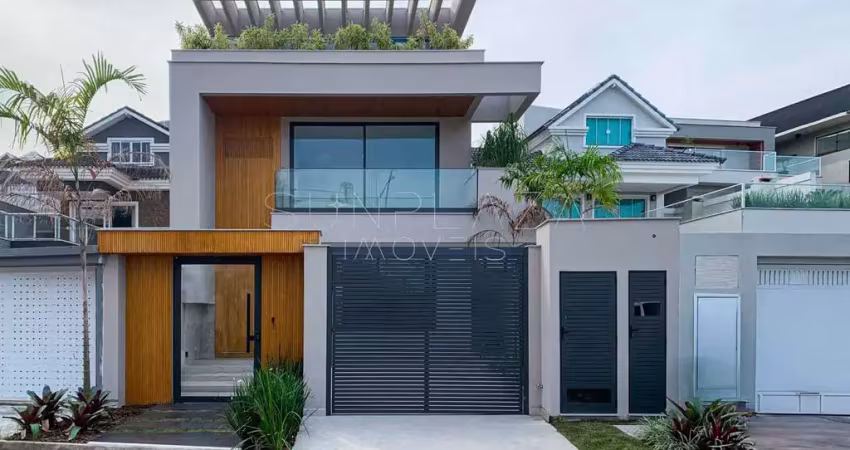 Casa à venda com 4 quartos, piscina com hidromassagem, forno de pizza e espaço gourmet em condomínio fechado