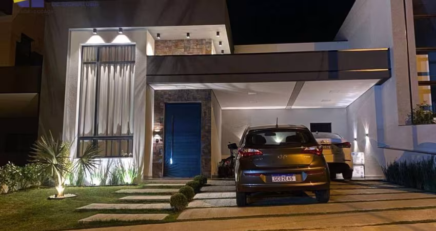 Cassa Térrea em Condomínio Fechado, 03 suítes, Planejados em todos os Ambientes, área de lazer e portaria 24hs.