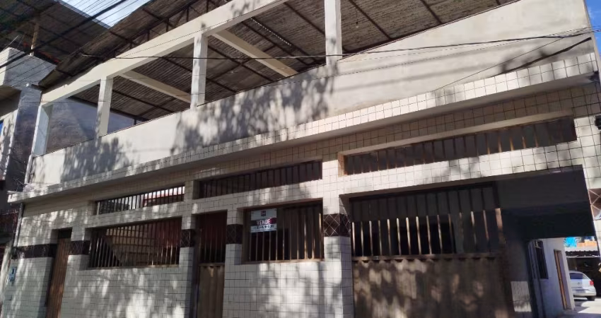 Lote com três casas e uma kitnet