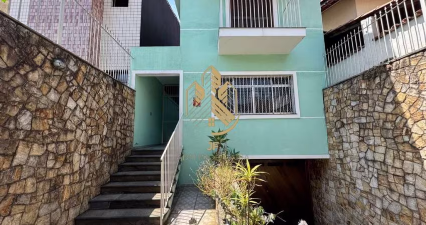 Casa para locação no Sítio da Figueira - 3 quartos, 1 suíte, 2 salas, 3 banheiros, 6 vagas de garagem. Venha conferir!