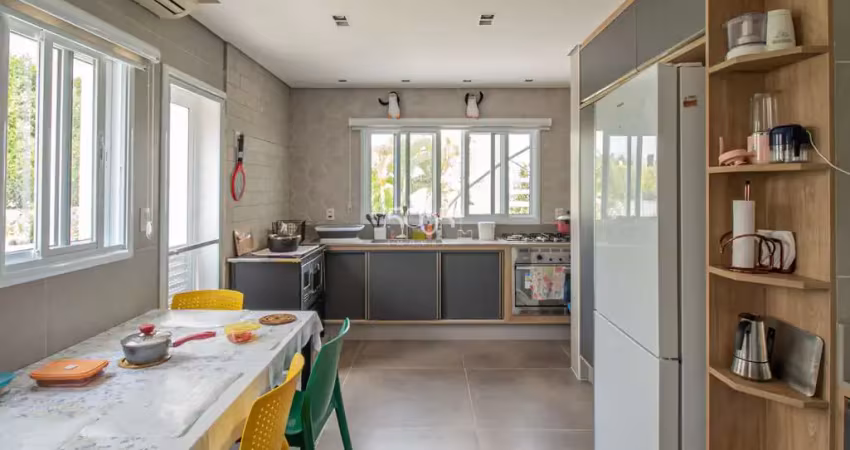 Casa à venda e locação no condomínio village castelo, 5 suítes, 600m² de área construída, próximo ao parque da cacau show, cacau park