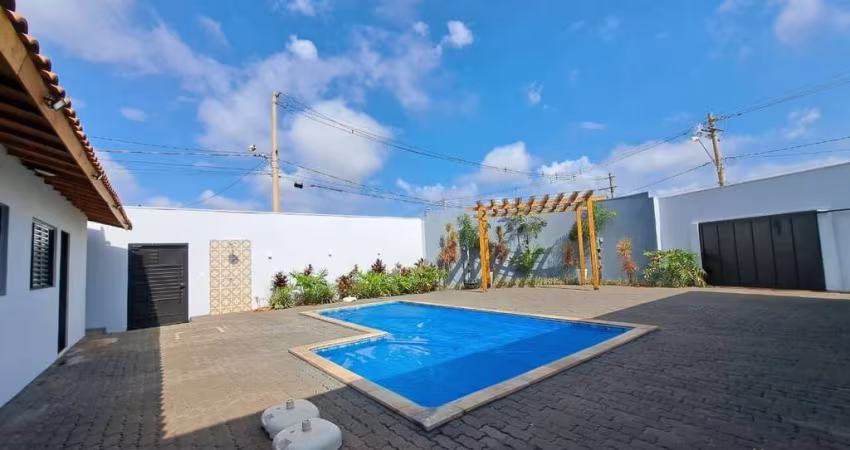Casa térrea de festas à venda com 200 m2 de área construída, em terreno de 395 m2.