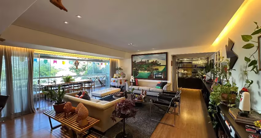 MC - Oportunidade para morar em um apartamento com 312m2 com sensação de morar em casa no bairro dos Aflitos!