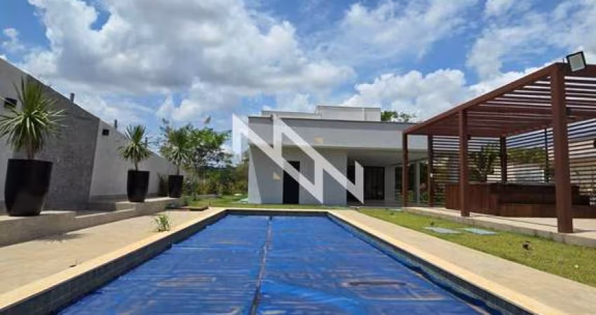 Sobrado de Alto Padrão em Hidrolândia com 5 Suítes e Piscina Moderna