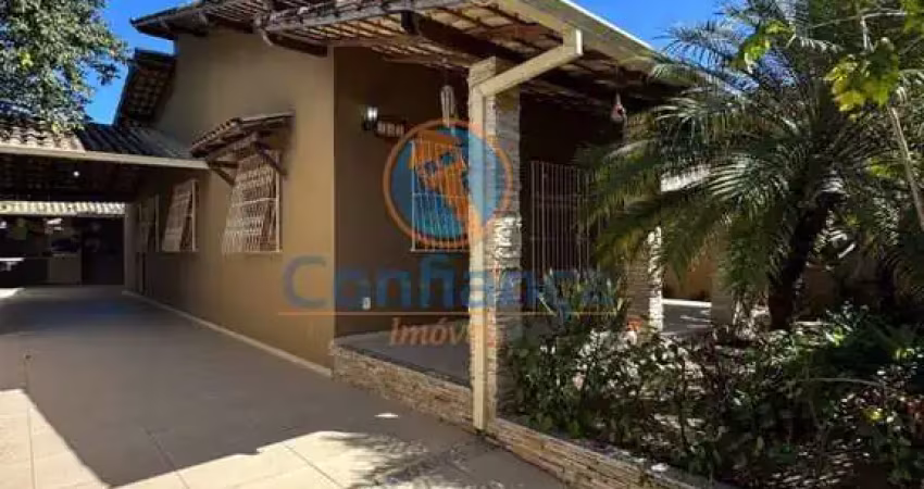 Casa 3 quartos c/ suíte | com jardim e churrasqueira