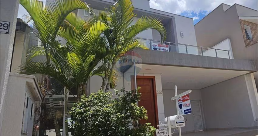 Excelente Casa no Condomínio Villagio Milano com 3 suítes, piscina  e churrasqueira