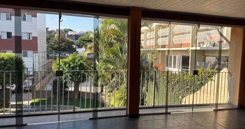 Casa de condomínio para venda tem 120 metros quadrados com 5 quartos