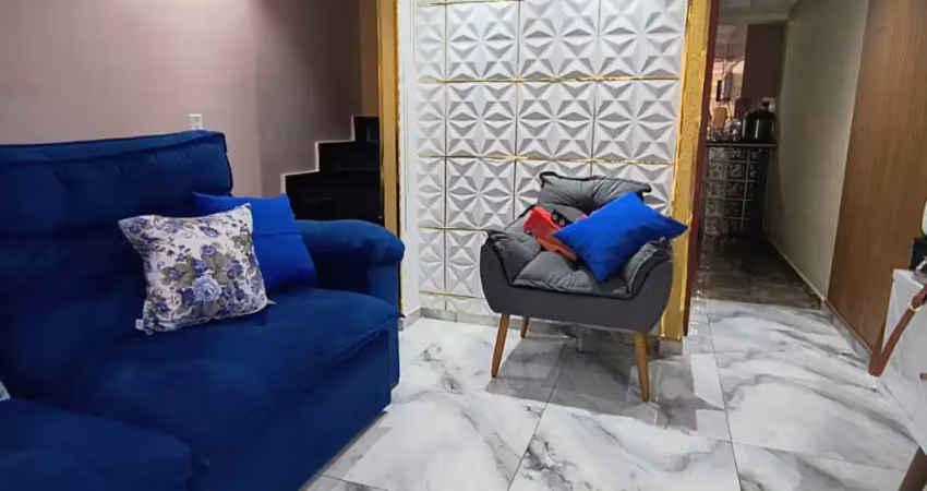 Sobrado reformado com 3 suítes em condomínio fechado!