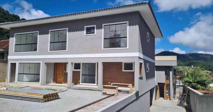 Casa em Condomínio para Venda em Teresópolis, Comary, 3 dormitórios, 2 suítes, 3 banheiros, 1 vaga