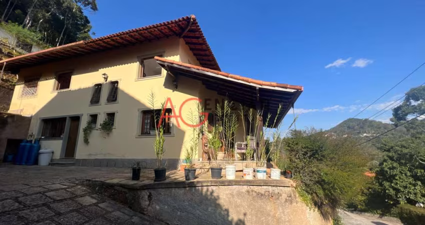 Casa à venda no bairro Parque do Imbui - Teresópolis/RJ