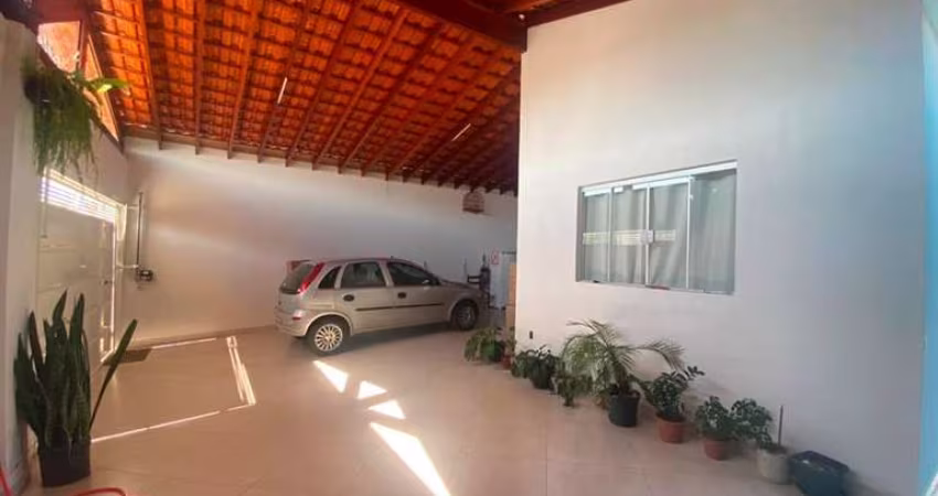 Casa à Venda em Jardim Eldorado - 3 Dormitórios, R$370 mil