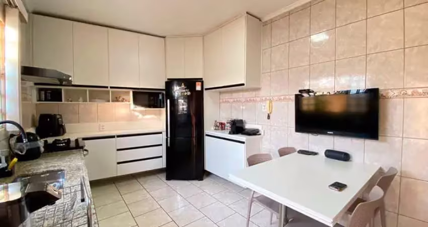 Casa à Venda em Mogi Mirim: 2 Dorms, 106m² por R$360 mil
