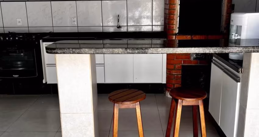 Linda Casa Térrea no Condomínio Vilas Boas com Energia Solas