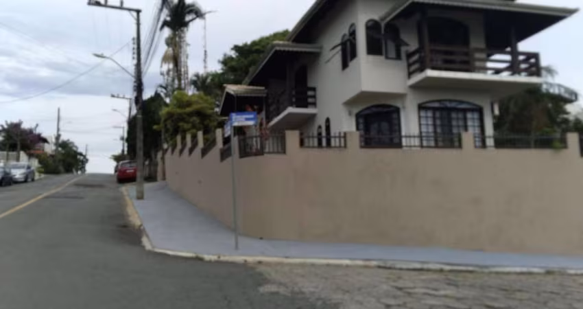 Casa para Venda em Barra Velha, Centro, 3 dormitórios, 1 suíte, 4 banheiros, 3 vagas