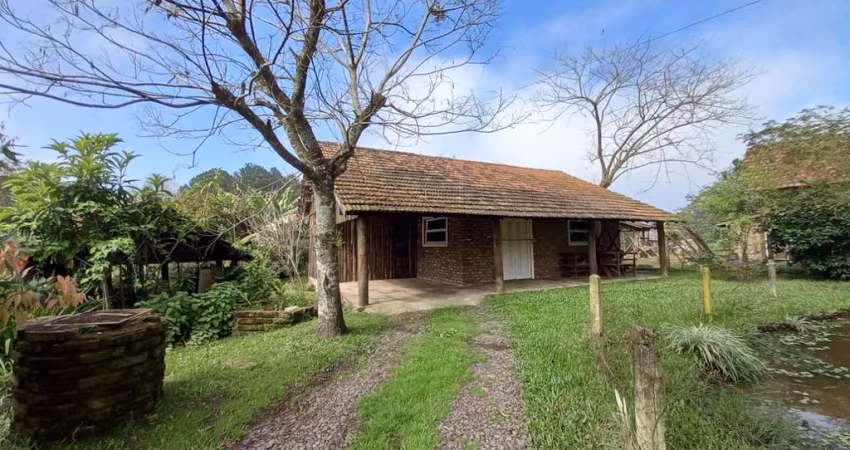 Casa com 2 quartos para alugar na Petersen, 36, São Jorge, Portão